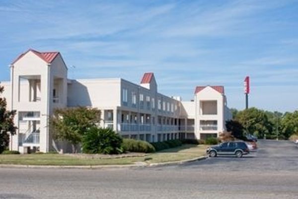 Quality Roof Inn and Suites (Montgomery)